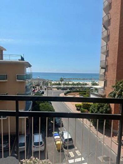 Appartamento trilocale in vendita in Via Marina, Taggia