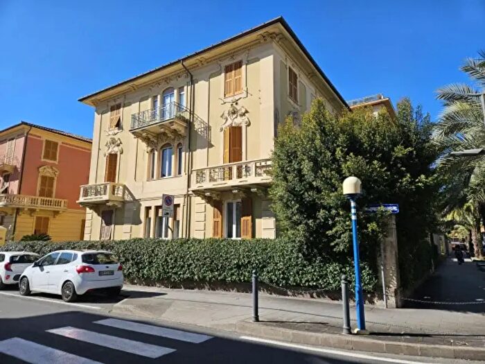 Appartamento trilocale in vendita in Viale Francesco Tappani, Chiavari