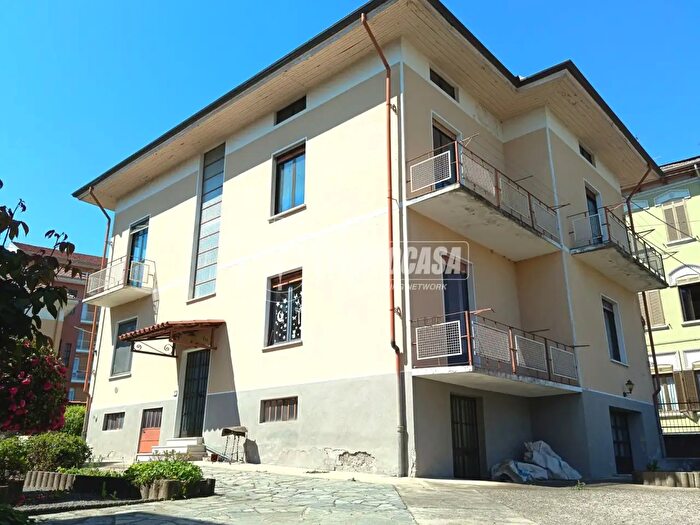 Casa con 8 locali in vendita in Via G Mazzini, Ponderano