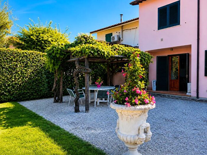 Casa quadrilocale in affitto in Via della Barbiera, Centro, Forte dei Marmi