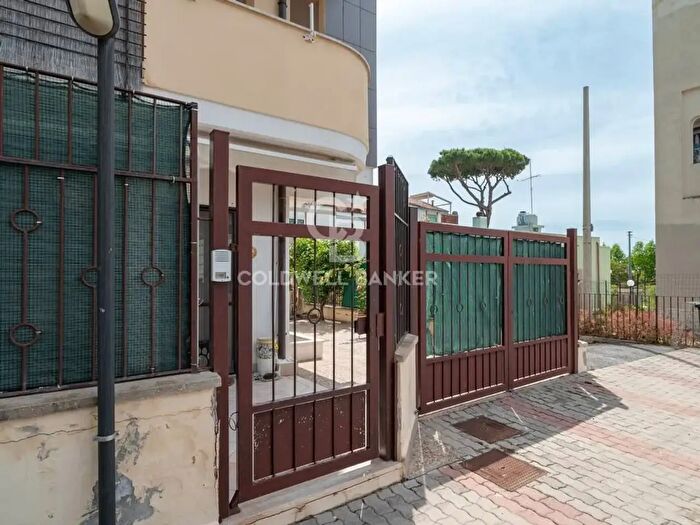 Appartamento trilocale in vendita in Via delle Colonie, Santa Marinella