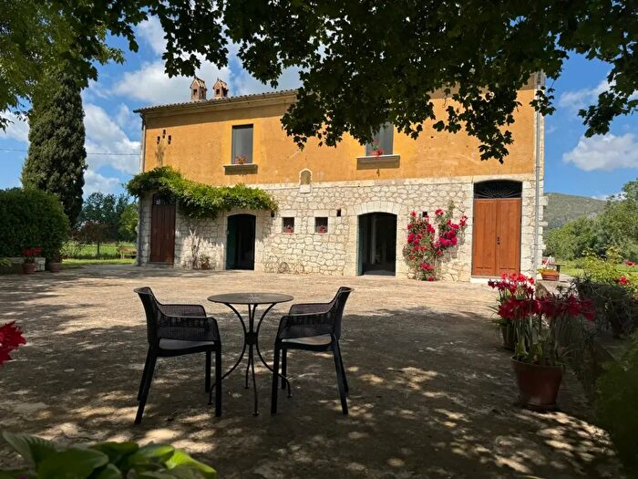 Casa con 8 locali in vendita in Sp Snc, Pietravairano