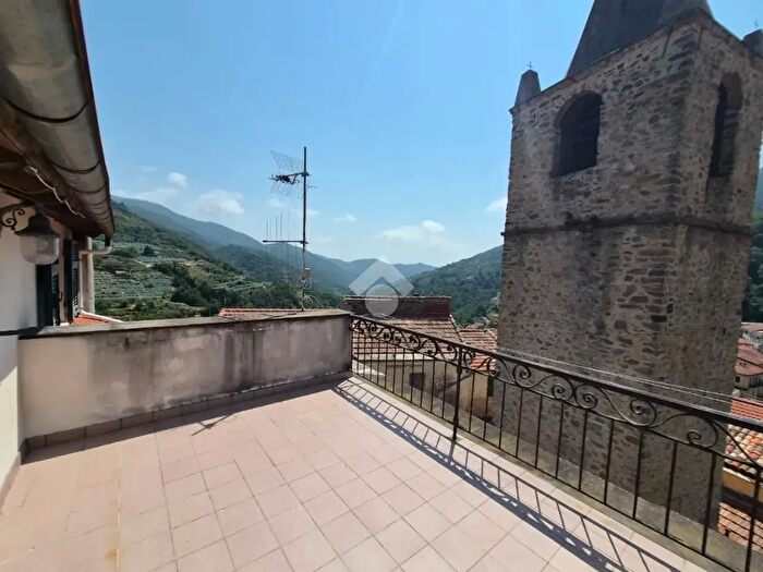 Appartamento con 5 locali in vendita in Piazza Sant'Andrea, Ceriana
