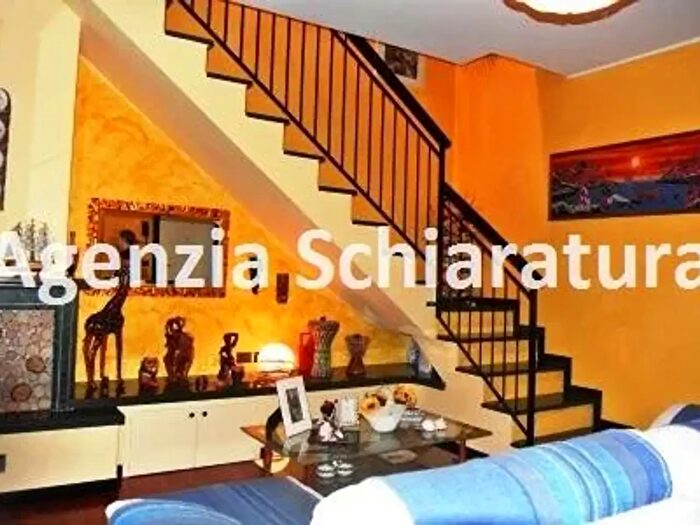 Appartamento con 6 locali in vendita in Montelabbate