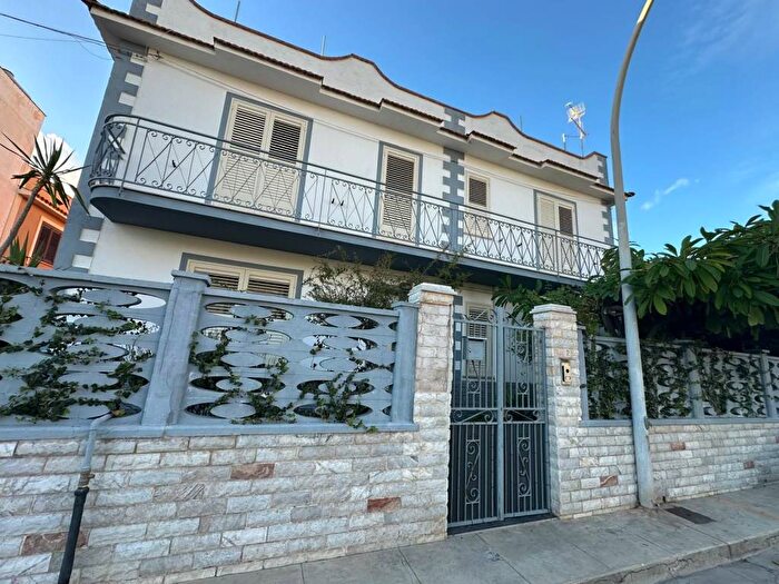 Casa con 5 locali in affitto in Via Talamanca la Grua, Centro, Terrasini