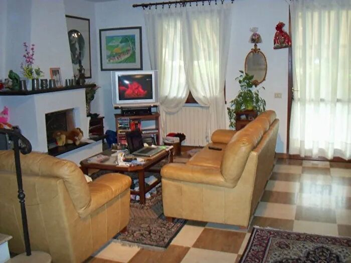 Casa trilocale in affitto in Seravezza