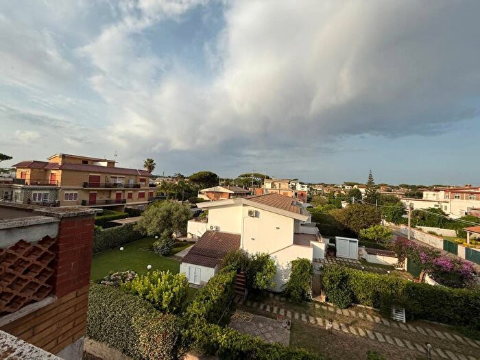 Appartamento trilocale in affitto in Viale Perla Marina, Lavinio Mare, Anzio
