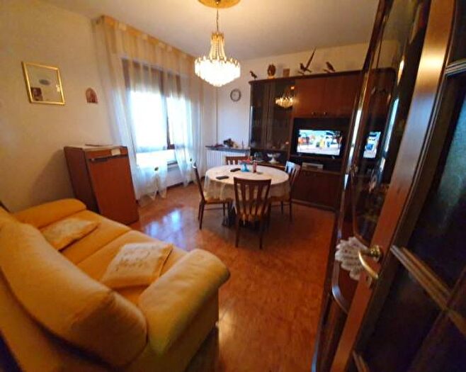 Appartamento con 5 locali in vendita in Via Maggio, Jesi