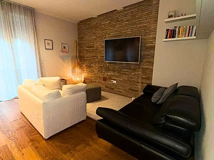 Appartamento con 5 locali in vendita in Via Garibaldi, Casteggio