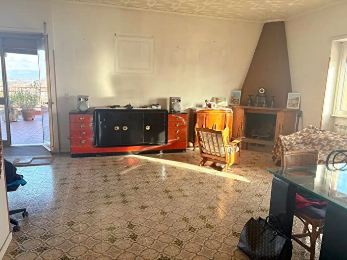Appartamento trilocale in vendita in Roma