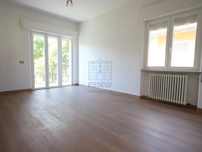 Appartamento con 6 locali in vendita in Via del Ghiselli, Lucca