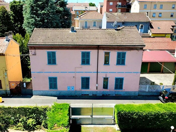 Casa con 6 locali in vendita in Via Flavio Gioia, Alessandria