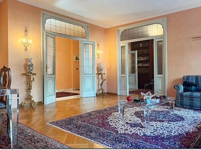 Appartamento con 6 locali in affitto in Torino