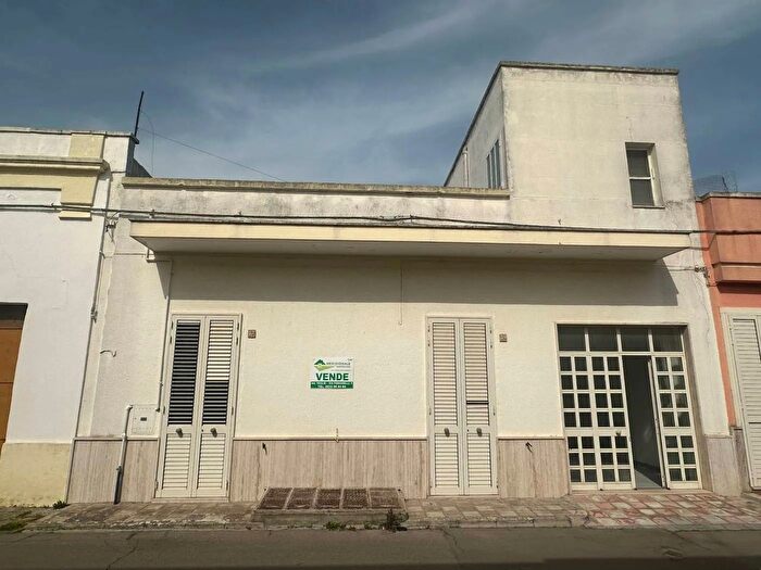 Appartamento con 5 locali in vendita in Via Sottotenente Flavio Minetola Veglie Lecce, Veglie