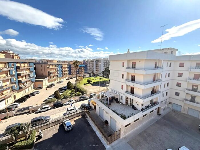 Appartamento con 7 locali in vendita in Viale Tica, Siracusa