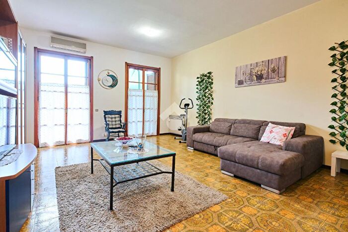 Appartamento quadrilocale in vendita in Via Brodolini, Spino DAdda