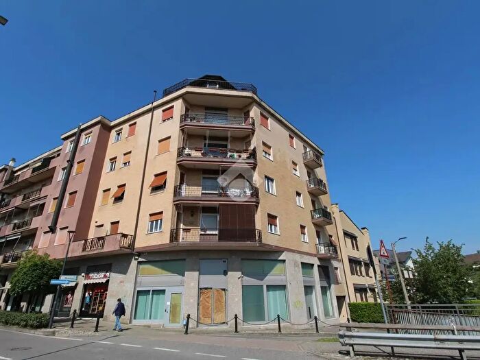 Appartamento bilocale in vendita in Via Roma, Usmate Velate