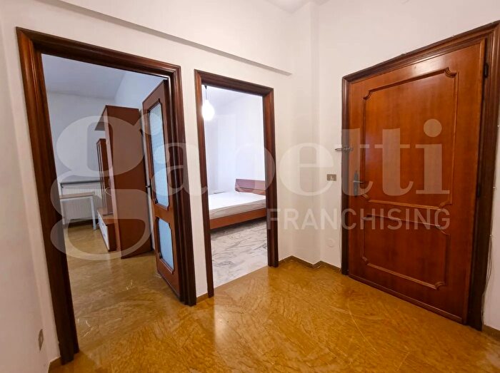 Appartamento con 5 locali in vendita in Via Camillo Sbarbaro, Finale Ligure