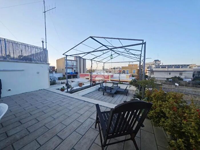 Appartamento con 6 locali in vendita in Via Giuseppe Garibaldi, Bari