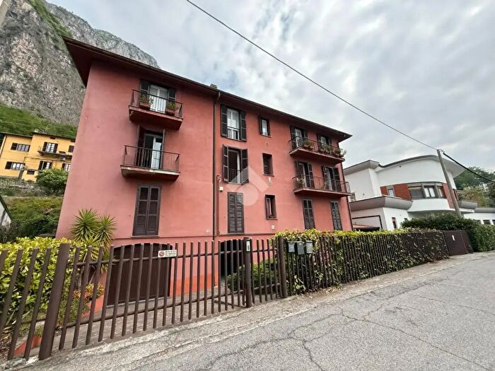Appartamento quadrilocale in affitto in Lungolario Piave, Lecco