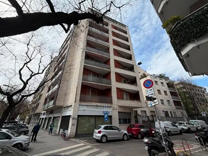 Appartamento trilocale in vendita in Via Montecatini, Milano