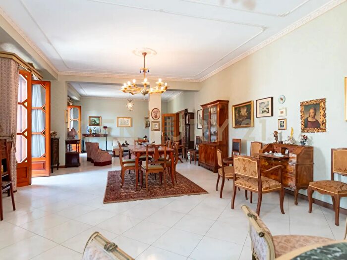 Appartamento con 7 locali in vendita in Via Vittorio Emanuele, Viagrande