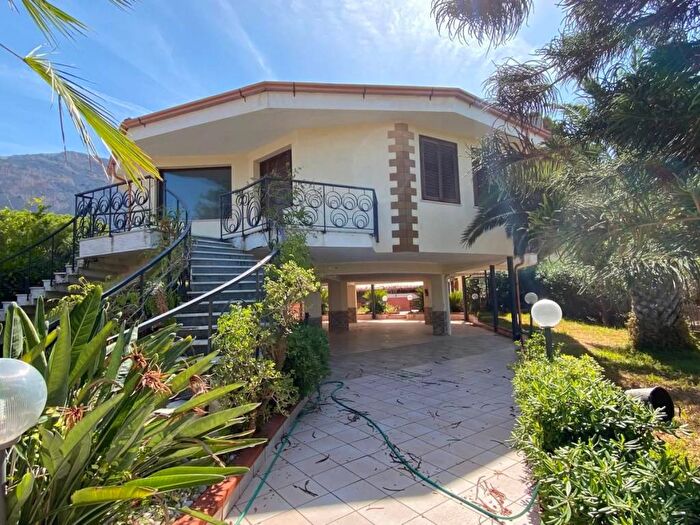 Casa quadrilocale in vendita in Via Libertà, Isola delle Femmine