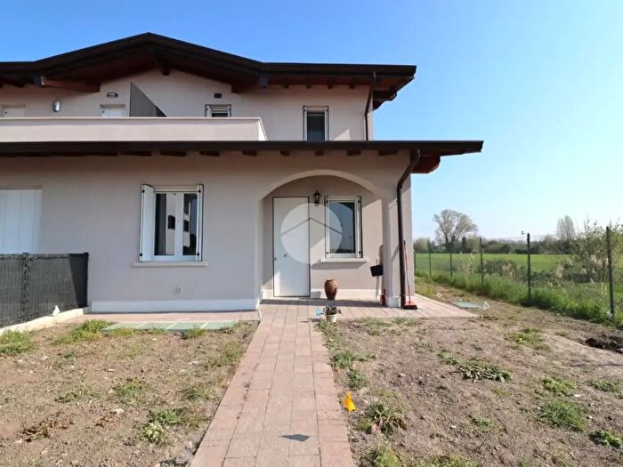 Casa quadrilocale in vendita in Via Eugenio Montale, Castelbelforte