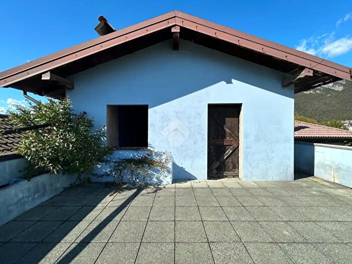 Casa quadrilocale in vendita in Via Francesco Zamparo, Tolmezzo