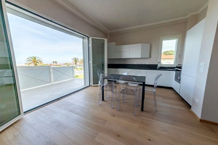 Appartamento trilocale in vendita in Via Ammiraglio Morin a, Forte Dei Marmi