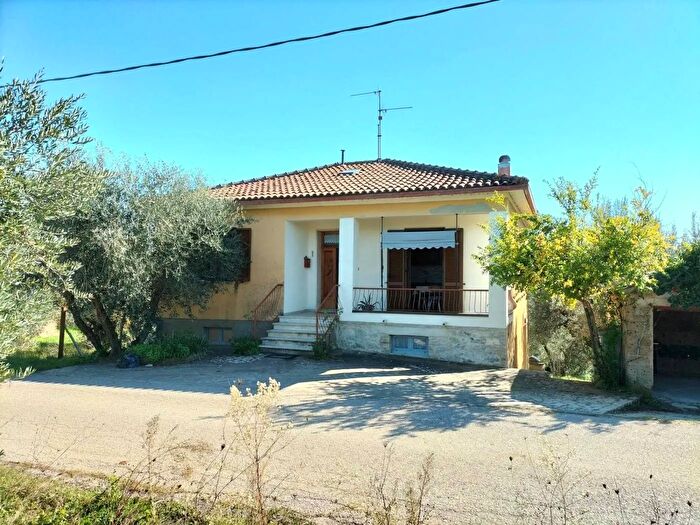 Casa trilocale in vendita in Via degli Eroi, Castiglione Del Lago