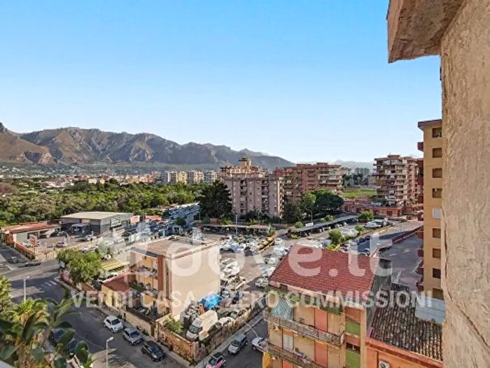 Appartamento con 5 locali in vendita in Via Santa Maria di Gesù, Palermo