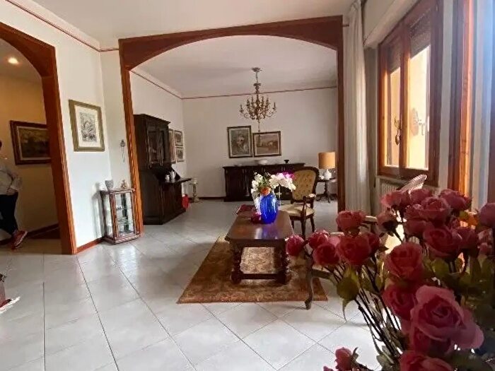 Appartamento con 5 locali in vendita in Empoli