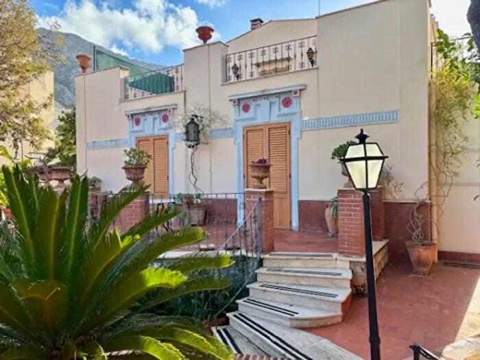 Casa con 5 locali in vendita in Via Dammuso, Palermo