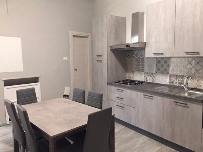 Appartamento con 6 locali in affitto in Strada G Garibaldi, Centro Storico, Parma