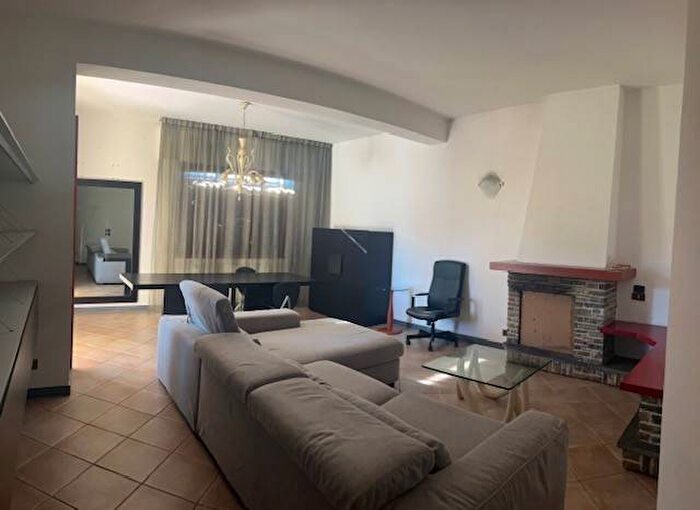 Appartamento con 5 locali in affitto in Via Italia, Pietrasanta