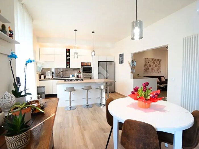 Appartamento quadrilocale in vendita in Via l Aliprandi, Modena