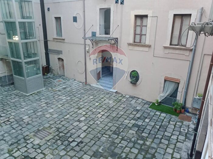 Appartamento con 6 locali in affitto in Via Pozzo Mulino, Catania