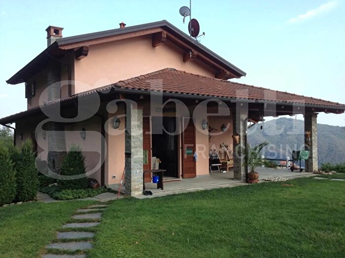 Casa con 7 locali in vendita in Frazione Audenino, Veglio