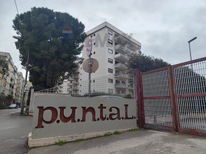 Appartamento quadrilocale in vendita in Via Robert Schuman, Bari