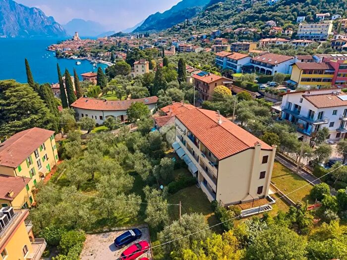 Appartamento trilocale in vendita in Via Puri, Malcesine