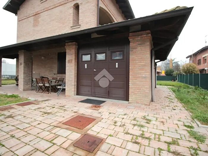 Casa con 6 locali in vendita in Via Ilaria Alpi, Bentivoglio
