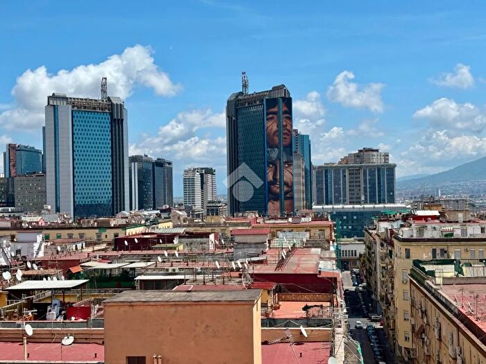 Appartamento trilocale in vendita in Corso Novara, Napoli