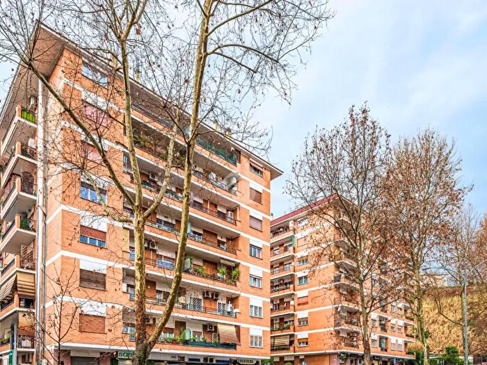 Appartamento trilocale in vendita in Viale degli Ammiragli, Roma