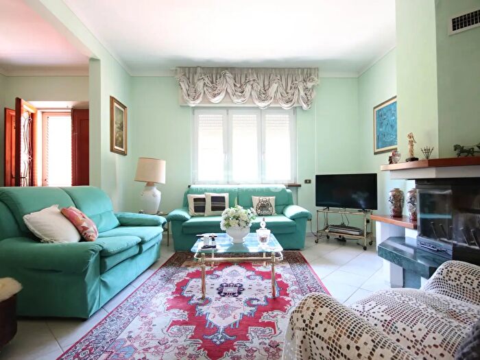 Casa con 11 locali in vendita in Via di Liso, Capannori