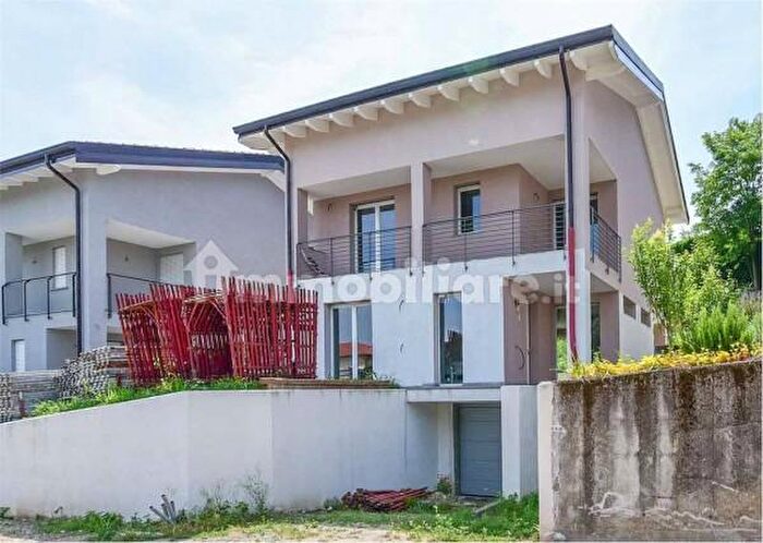 Casa con 6 locali in vendita in Via San Biagio, Monguzzo