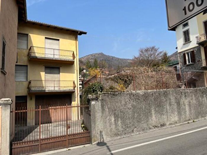 Casa con 6 locali in vendita in Via Giuseppe Mazzini, Clusone