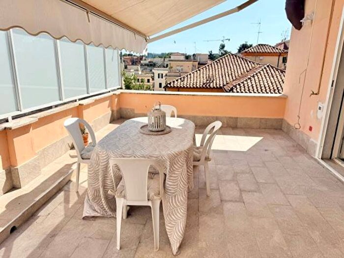 Appartamento con 5 locali in affitto in Via Reno, Trieste Coppedè, Roma