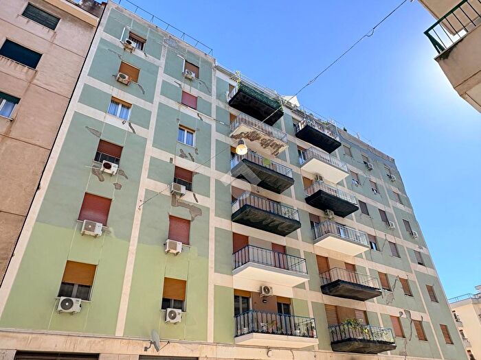 Appartamento con 5 locali in vendita in Via Francesco Paolo Perez, Palermo