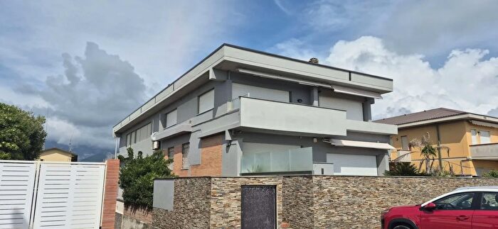 Appartamento quadrilocale in vendita in Carrara